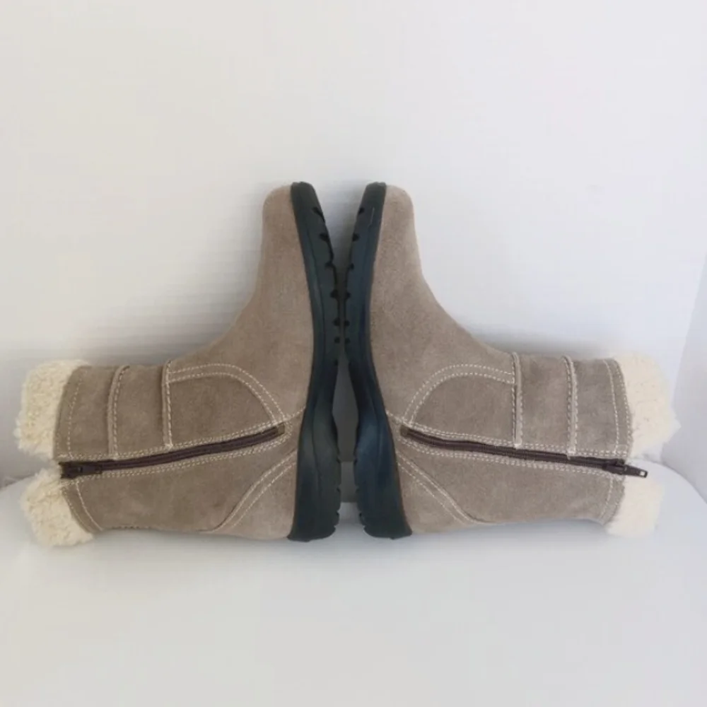 CLARKS Suede Sheba Newton Boots Taupe Color Womens Size 7